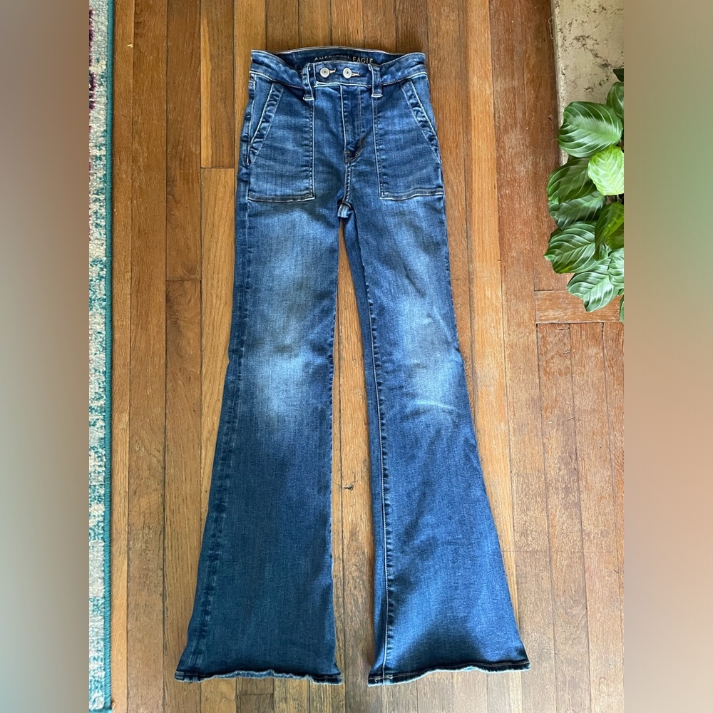 American Eagle Next Level Super High Waisted Flare Jeans Medium Tinted Size 0